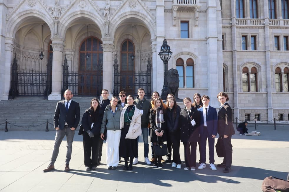GALMUN delegation at KARMUN in Budapest, 2025